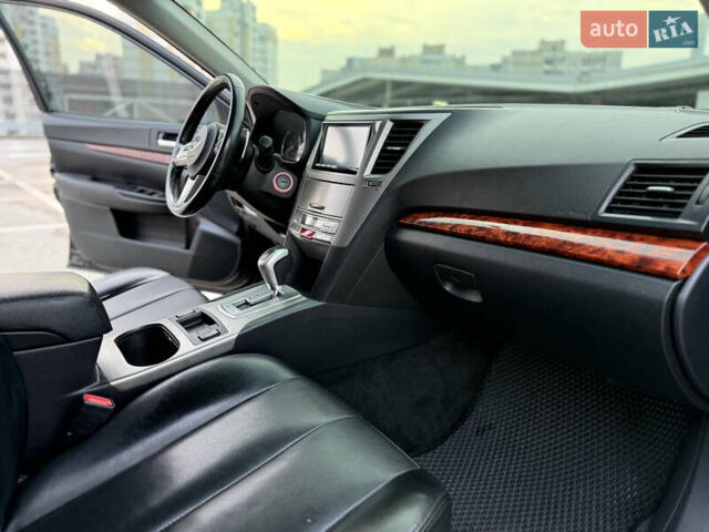 Чорний Субару Легасі, об'ємом двигуна 2.46 л та пробігом 226 тис. км за 9000 $, фото 45 на Automoto.ua