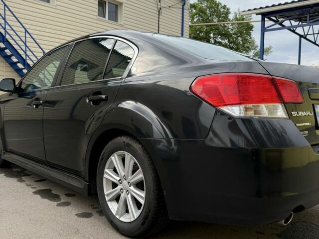 Черный Субару Легаси, объемом двигателя 2.5 л и пробегом 198 тыс. км за 6900 $, фото 5 на Automoto.ua