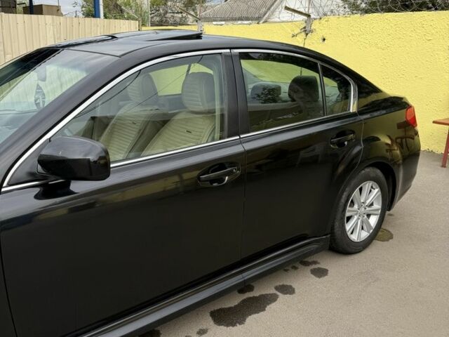 Черный Субару Легаси, объемом двигателя 2.5 л и пробегом 198 тыс. км за 6900 $, фото 2 на Automoto.ua