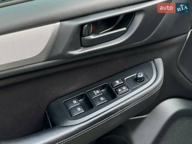 Черный Субару Легаси, объемом двигателя 2.5 л и пробегом 124 тыс. км за 10600 $, фото 6 на Automoto.ua