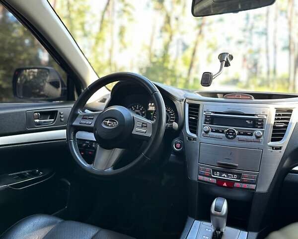 Черный Субару Легаси, объемом двигателя 2.46 л и пробегом 304 тыс. км за 8500 $, фото 14 на Automoto.ua