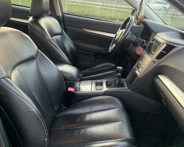 Черный Субару Легаси, объемом двигателя 2 л и пробегом 223 тыс. км за 9000 $, фото 3 на Automoto.ua