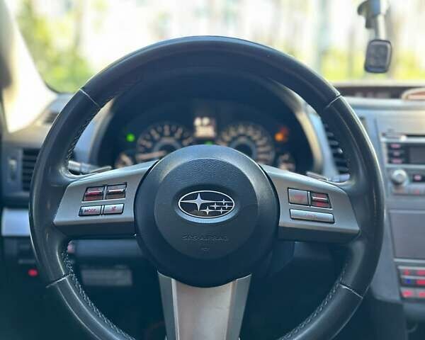 Черный Субару Легаси, объемом двигателя 2.46 л и пробегом 304 тыс. км за 8500 $, фото 15 на Automoto.ua