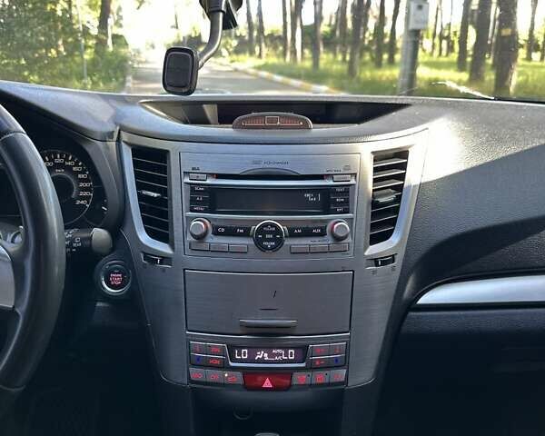 Черный Субару Легаси, объемом двигателя 2.46 л и пробегом 304 тыс. км за 8500 $, фото 16 на Automoto.ua