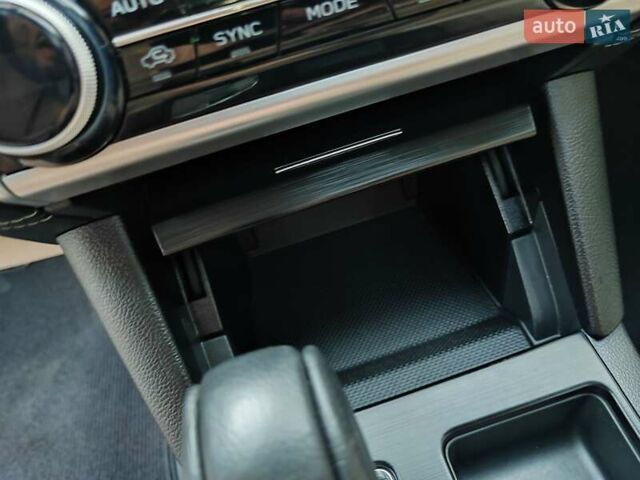 Красный Субару Легаси, объемом двигателя 2.5 л и пробегом 110 тыс. км за 13400 $, фото 26 на Automoto.ua