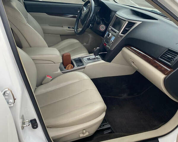 Субару Легаси, объемом двигателя 2.46 л и пробегом 228 тыс. км за 8000 $, фото 3 на Automoto.ua