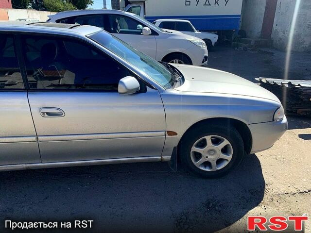 Серый Субару Легаси, объемом двигателя 2 л и пробегом 348 тыс. км за 1800 $, фото 1 на Automoto.ua