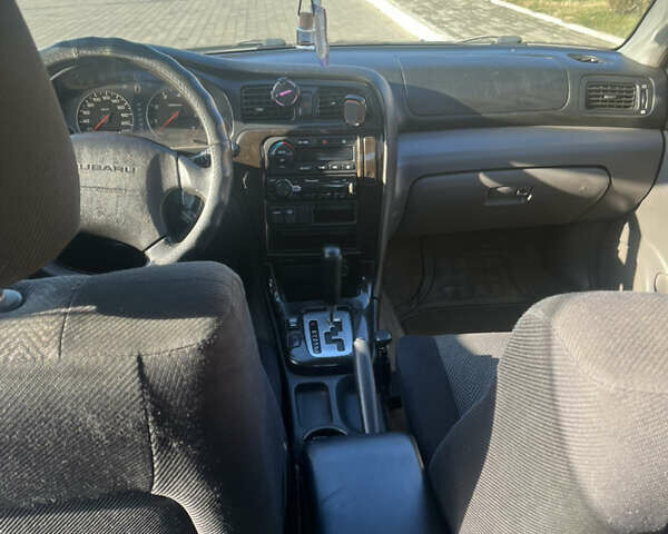 Сірий Субару Легасі, об'ємом двигуна 2 л та пробігом 300 тис. км за 4000 $, фото 2 на Automoto.ua