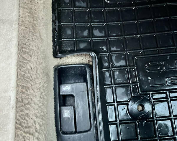 Сірий Субару Легасі, об'ємом двигуна 2.99 л та пробігом 291 тис. км за 6000 $, фото 12 на Automoto.ua