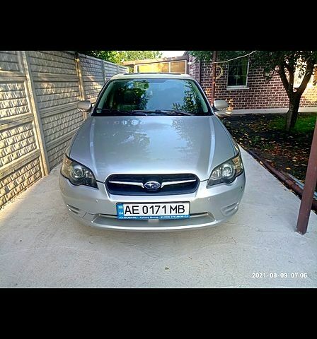 Серый Субару Легаси, объемом двигателя 25 л и пробегом 300 тыс. км за 4999 $, фото 1 на Automoto.ua