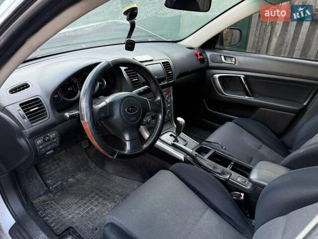 Сірий Субару Легасі, об'ємом двигуна 2 л та пробігом 300 тис. км за 2700 $, фото 2 на Automoto.ua