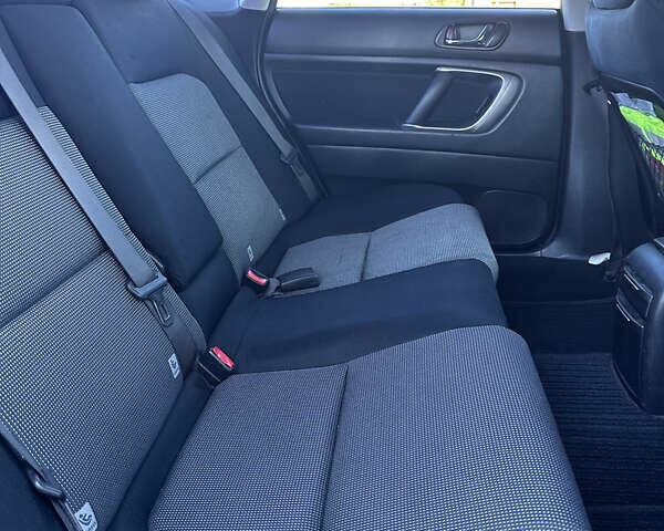 Серый Субару Легаси, объемом двигателя 1.99 л и пробегом 317 тыс. км за 4700 $, фото 7 на Automoto.ua