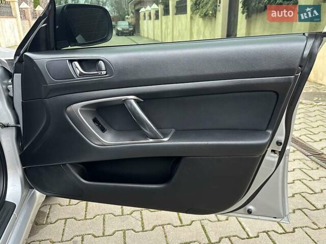 Сірий Субару Легасі, об'ємом двигуна 1.99 л та пробігом 230 тис. км за 4999 $, фото 52 на Automoto.ua