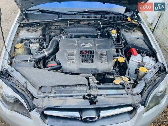 Сірий Субару Легасі, об'ємом двигуна 2 л та пробігом 185 тис. км за 7000 $, фото 7 на Automoto.ua