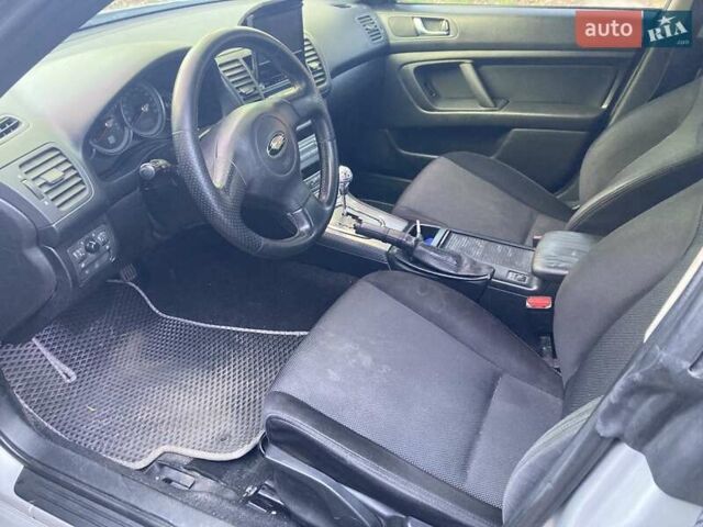 Сірий Субару Легасі, об'ємом двигуна 2 л та пробігом 185 тис. км за 7000 $, фото 4 на Automoto.ua