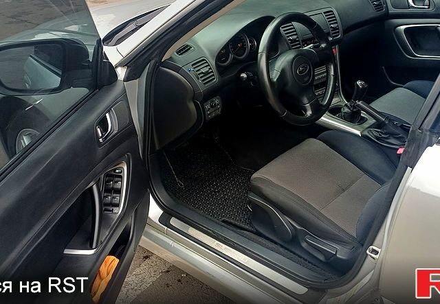 Серый Субару Легаси, объемом двигателя 2 л и пробегом 330 тыс. км за 6200 $, фото 2 на Automoto.ua