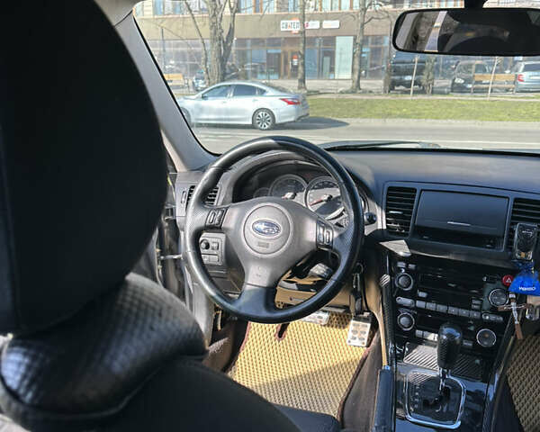 Сірий Субару Легасі, об'ємом двигуна 2 л та пробігом 227 тис. км за 6100 $, фото 3 на Automoto.ua
