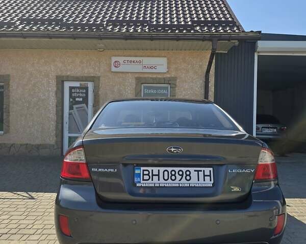 Сірий Субару Легасі, об'ємом двигуна 2 л та пробігом 206 тис. км за 7000 $, фото 1 на Automoto.ua