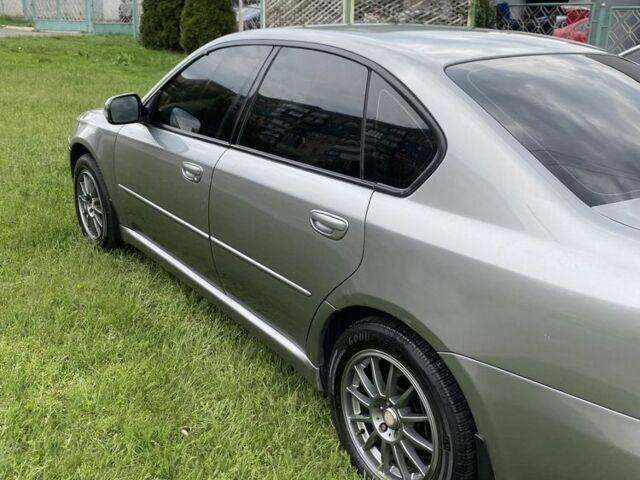 Сірий Субару Легасі, об'ємом двигуна 2 л та пробігом 300 тис. км за 6800 $, фото 4 на Automoto.ua
