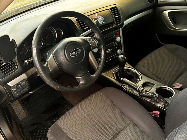 Сірий Субару Легасі, об'ємом двигуна 2 л та пробігом 244 тис. км за 6500 $, фото 7 на Automoto.ua