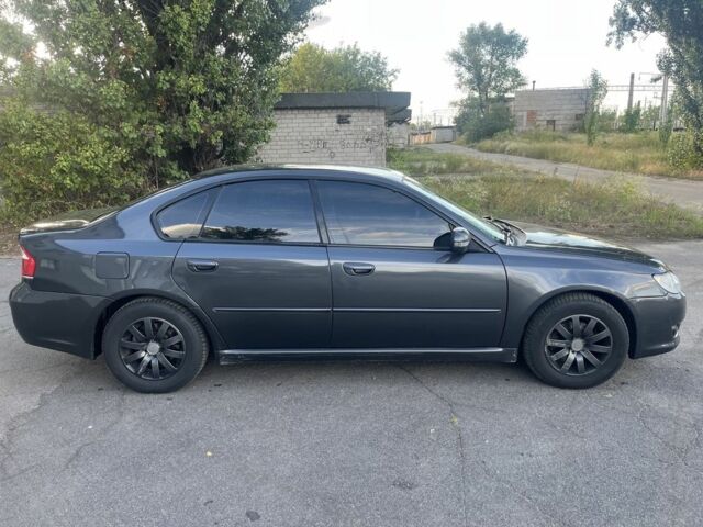 Сірий Субару Легасі, об'ємом двигуна 2 л та пробігом 170 тис. км за 7200 $, фото 2 на Automoto.ua