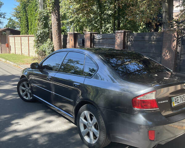 Серый Субару Легаси, объемом двигателя 2 л и пробегом 296 тыс. км за 4100 $, фото 1 на Automoto.ua