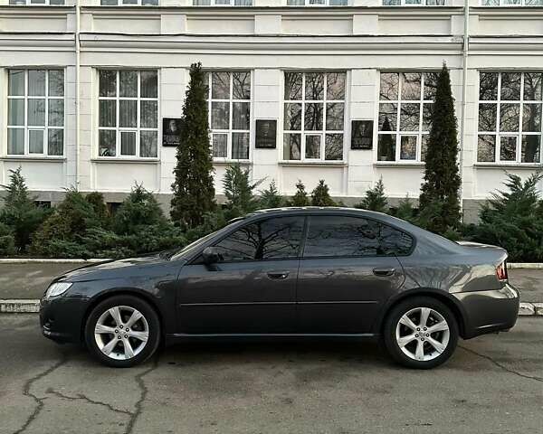 Серый Субару Легаси, объемом двигателя 2 л и пробегом 190 тыс. км за 5600 $, фото 2 на Automoto.ua
