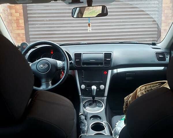 Серый Субару Легаси, объемом двигателя 1.99 л и пробегом 180 тыс. км за 4600 $, фото 5 на Automoto.ua