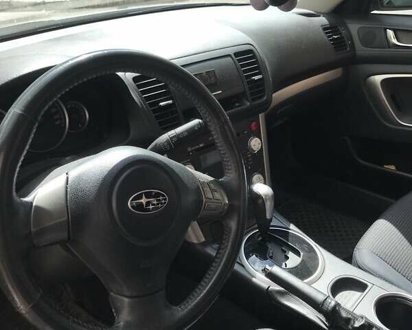 Сірий Субару Легасі, об'ємом двигуна 2 л та пробігом 155 тис. км за 7500 $, фото 3 на Automoto.ua