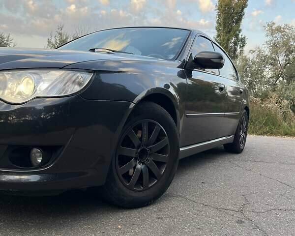 Сірий Субару Легасі, об'ємом двигуна 2 л та пробігом 173 тис. км за 6800 $, фото 2 на Automoto.ua