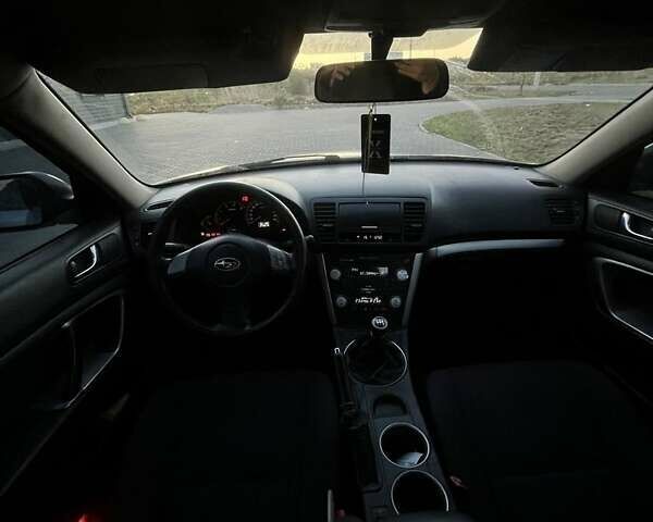 Сірий Субару Легасі, об'ємом двигуна 2 л та пробігом 220 тис. км за 5350 $, фото 5 на Automoto.ua