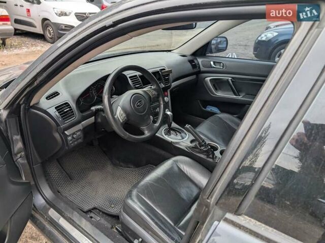 Сірий Субару Легасі, об'ємом двигуна 1.99 л та пробігом 208 тис. км за 6800 $, фото 9 на Automoto.ua