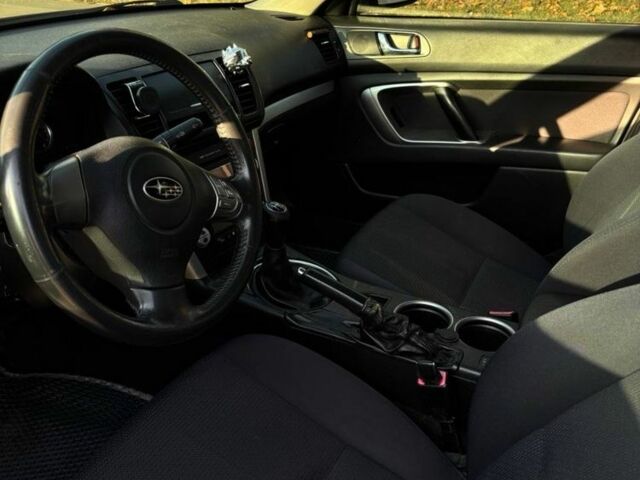 Сірий Субару Легасі, об'ємом двигуна 2 л та пробігом 210 тис. км за 4500 $, фото 6 на Automoto.ua