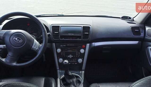 Сірий Субару Легасі, об'ємом двигуна 1.99 л та пробігом 215 тис. км за 6499 $, фото 21 на Automoto.ua
