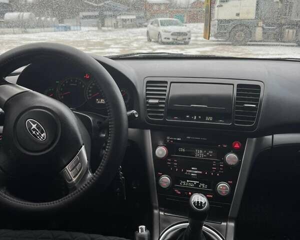 Сірий Субару Легасі, об'ємом двигуна 2 л та пробігом 244 тис. км за 5800 $, фото 6 на Automoto.ua