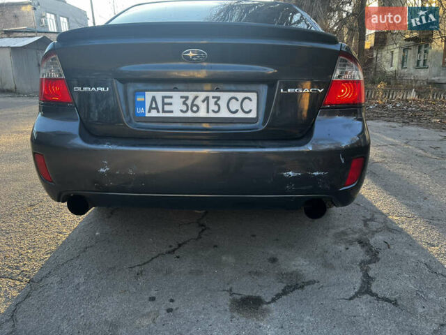 Серый Субару Легаси, объемом двигателя 2 л и пробегом 180 тыс. км за 4900 $, фото 2 на Automoto.ua