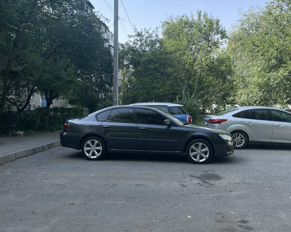 Сірий Субару Легасі, об'ємом двигуна 2 л та пробігом 165 тис. км за 7000 $, фото 7 на Automoto.ua