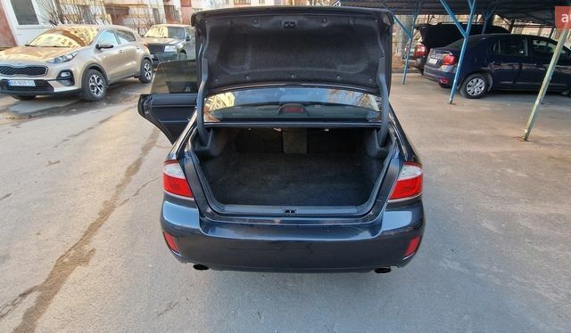 Серый Субару Легаси, объемом двигателя 2 л и пробегом 222 тыс. км за 4900 $, фото 5 на Automoto.ua