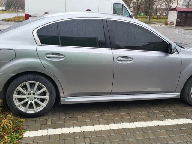 Сірий Субару Легасі, об'ємом двигуна 2 л та пробігом 180 тис. км за 8585 $, фото 3 на Automoto.ua