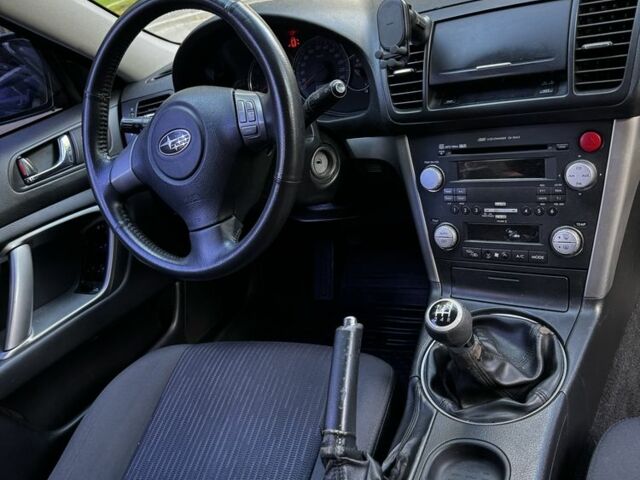 Серый Субару Легаси, объемом двигателя 2 л и пробегом 304 тыс. км за 6000 $, фото 6 на Automoto.ua