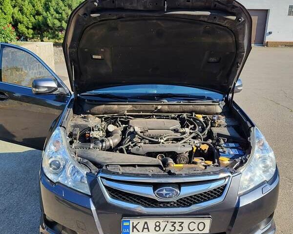 Сірий Субару Легасі, об'ємом двигуна 2 л та пробігом 195 тис. км за 8000 $, фото 5 на Automoto.ua