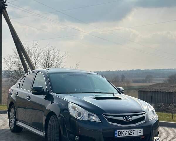 Сірий Субару Легасі, об'ємом двигуна 2 л та пробігом 250 тис. км за 4999 $, фото 6 на Automoto.ua