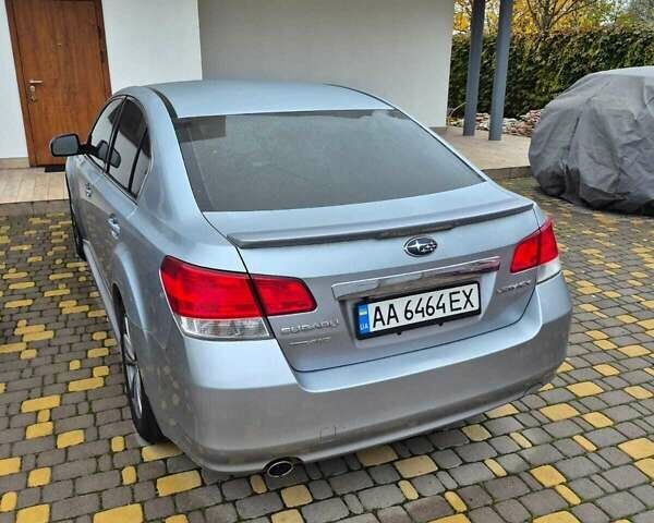 Серый Субару Легаси, объемом двигателя 2.46 л и пробегом 210 тыс. км за 7700 $, фото 1 на Automoto.ua