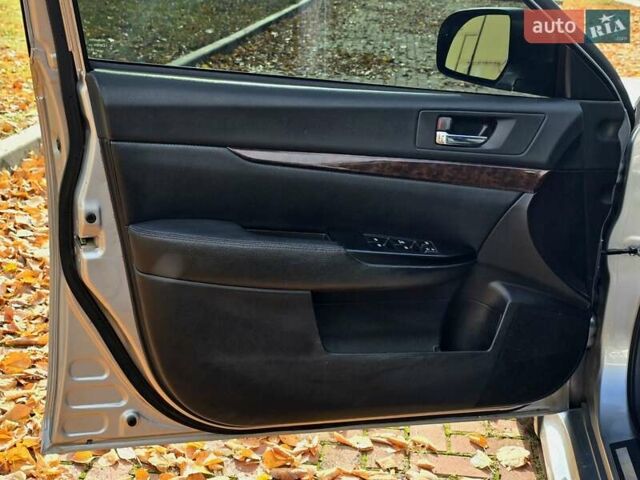 Сірий Субару Легасі, об'ємом двигуна 2.5 л та пробігом 219 тис. км за 7500 $, фото 5 на Automoto.ua
