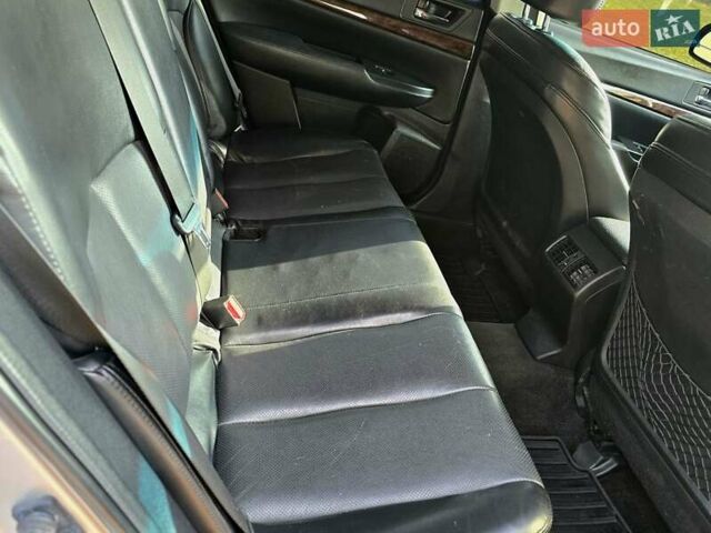 Сірий Субару Легасі, об'ємом двигуна 2.46 л та пробігом 219 тис. км за 7300 $, фото 16 на Automoto.ua