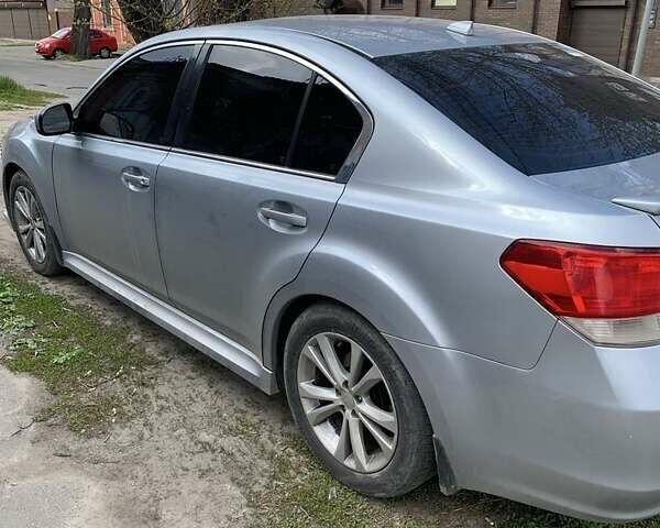 Сірий Субару Легасі, об'ємом двигуна 2.5 л та пробігом 320 тис. км за 8000 $, фото 1 на Automoto.ua