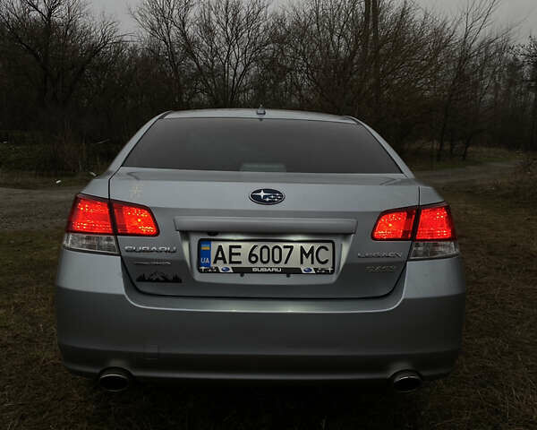 Сірий Субару Легасі, об'ємом двигуна 2.46 л та пробігом 210 тис. км за 10500 $, фото 3 на Automoto.ua