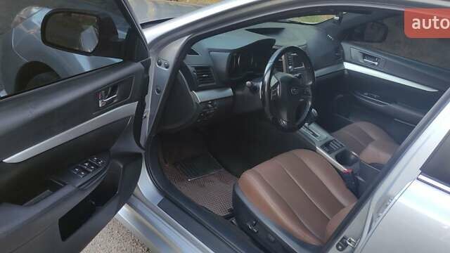 Сірий Субару Легасі, об'ємом двигуна 2.5 л та пробігом 94 тис. км за 9999 $, фото 10 на Automoto.ua