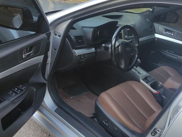 Сірий Субару Легасі, об'ємом двигуна 2.5 л та пробігом 150 тис. км за 10500 $, фото 6 на Automoto.ua