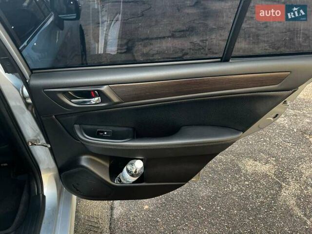 Сірий Субару Легасі, об'ємом двигуна 2.46 л та пробігом 319 тис. км за 10500 $, фото 3 на Automoto.ua